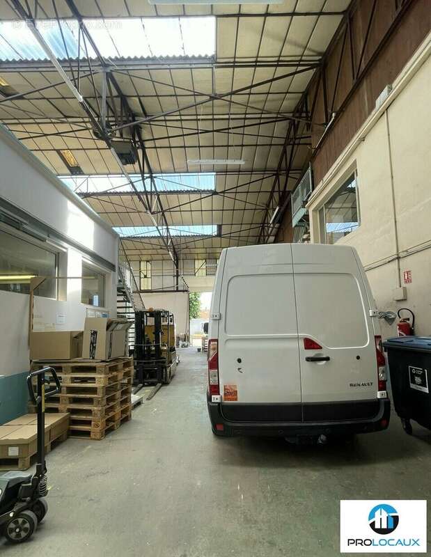 921 m² à Villefranche-Sur-Saone  - photo 3