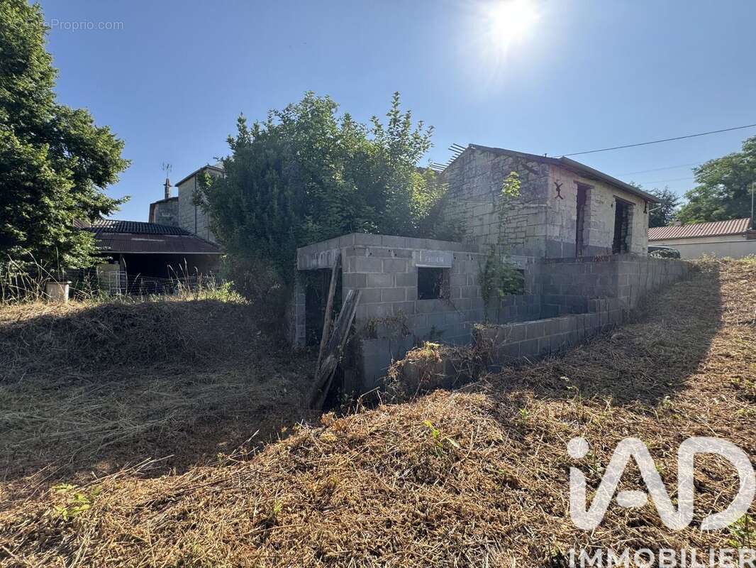 Photo 6 - Terrain à SAINT-LEGER-DE-MONTBRILLAIS