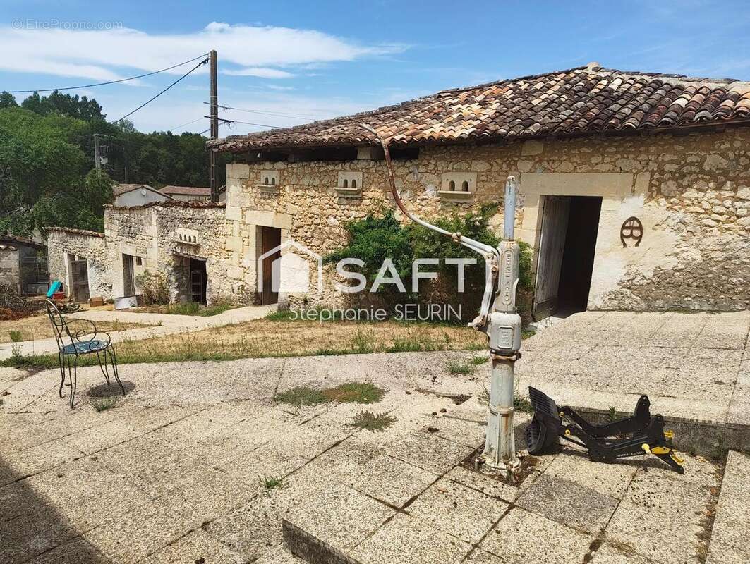 Maison 140 m² à Saint-Palais-De-Negrignac  - photo 2