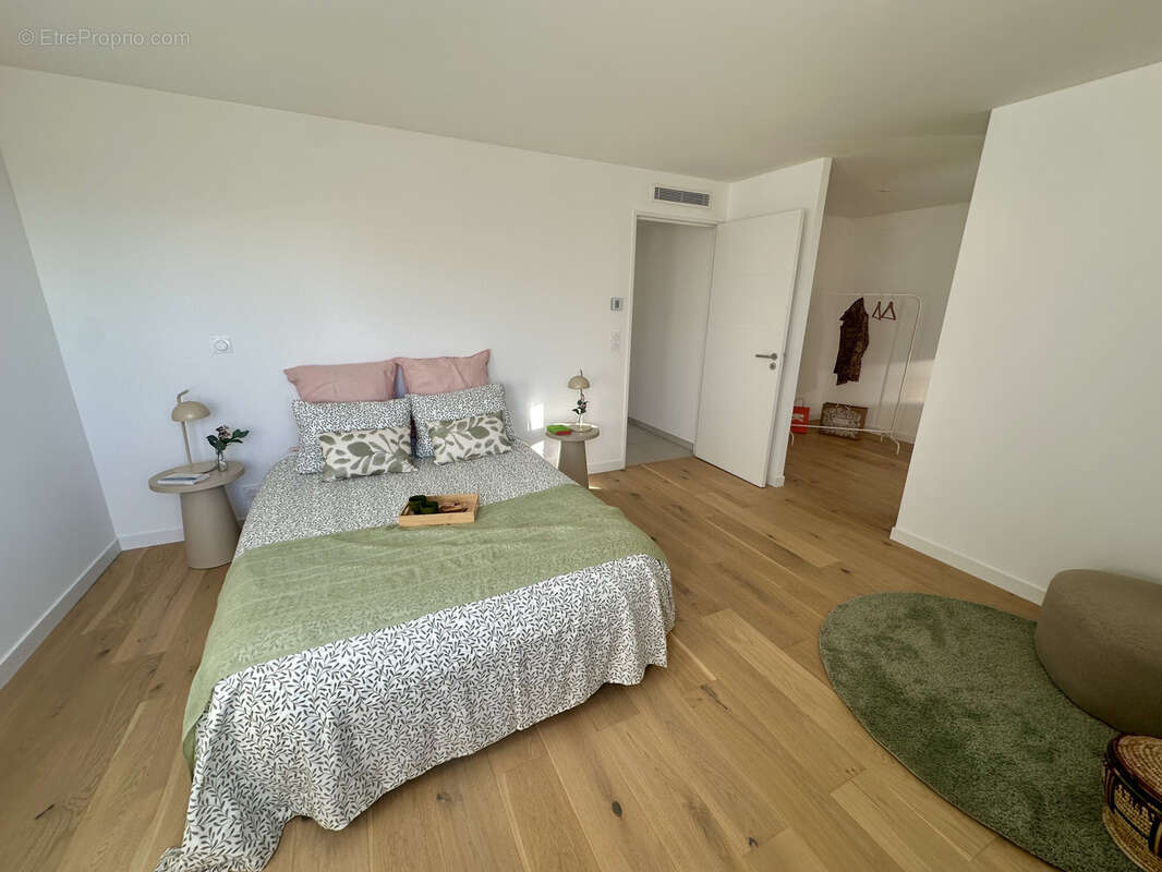 Appartement à SAINT-LAURENT-DU-VAR