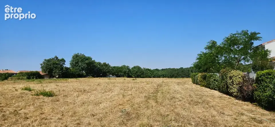 Terrain à SAINT-CLAR-DE-RIVIERE
