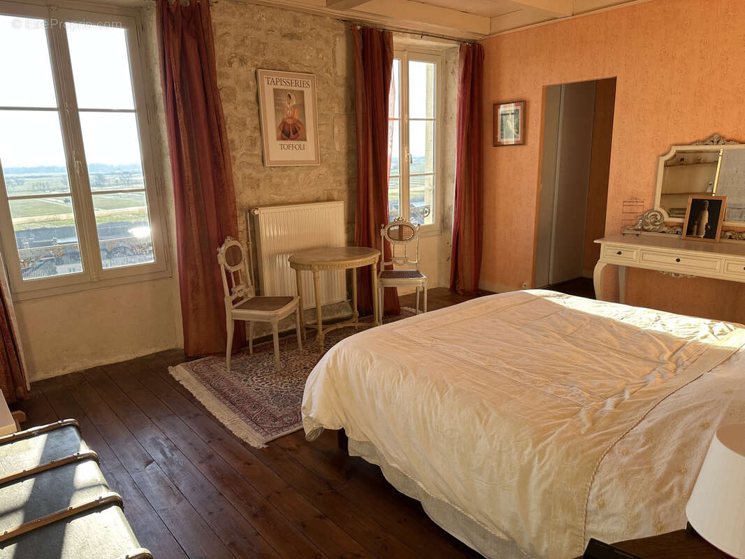 Maison à TONNAY-CHARENTE