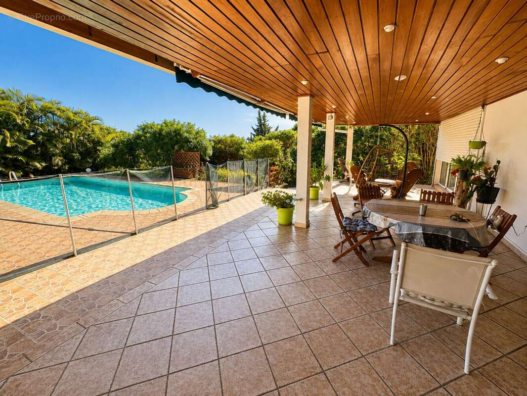 Maison 189 m² à Saint-Pierre  - photo 4