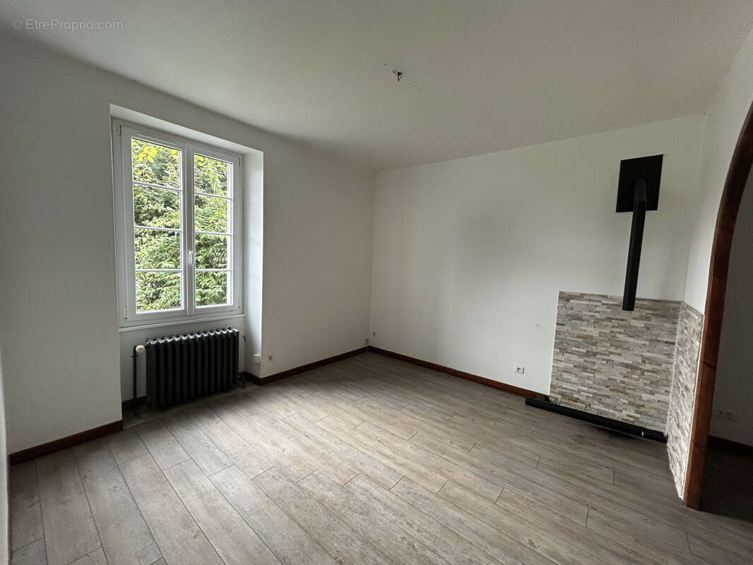 Maison à MOUSTIER-VENTADOUR