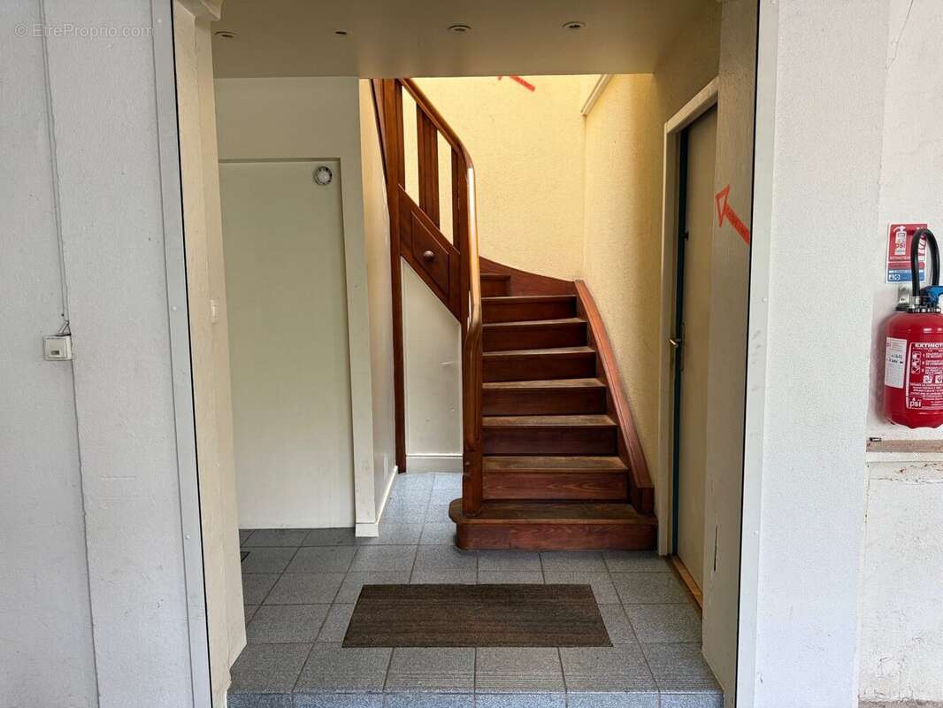 Autre vue accés Etage et Studios - Appartement à BISCHHEIM