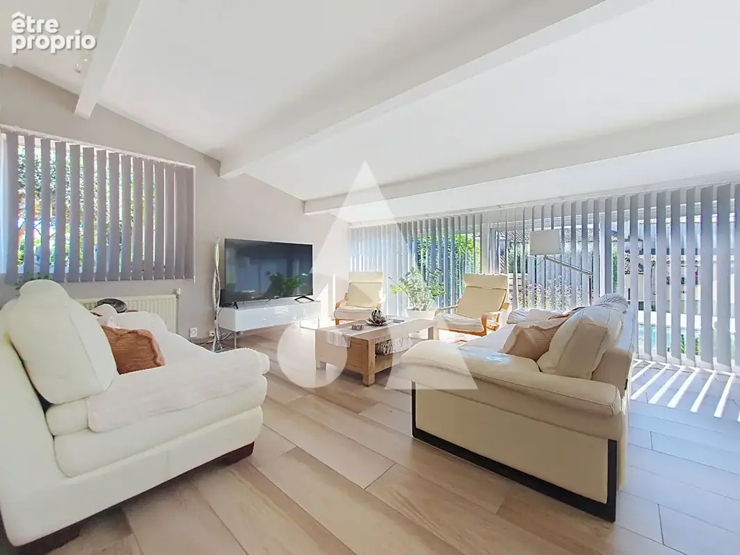 Maison agde t5 + piscine + garage + local commercial - photo 8