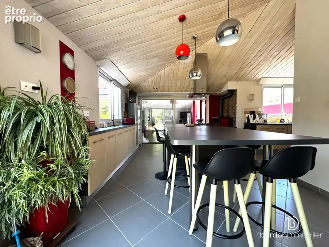 Maison 11 pièces -  208 m² - À seulement 1km des commodités de Challans - photo 4