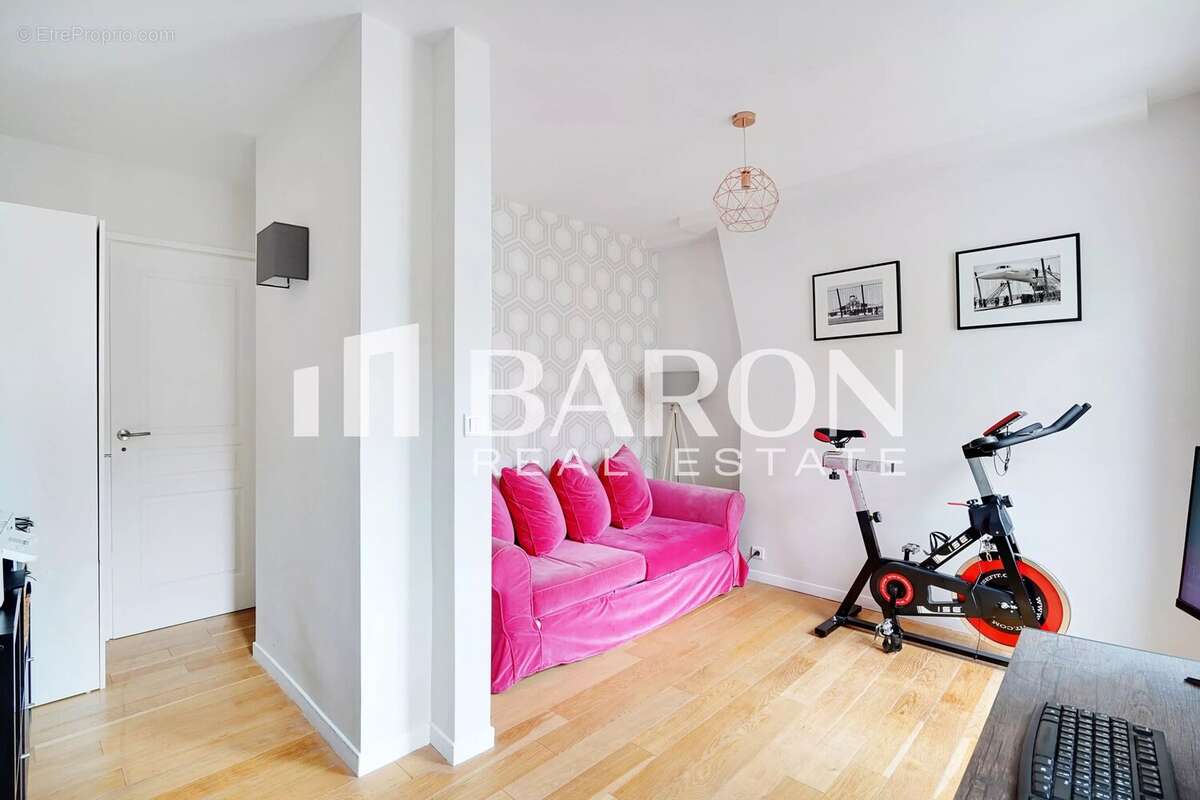 Appartement à PARIS-16E