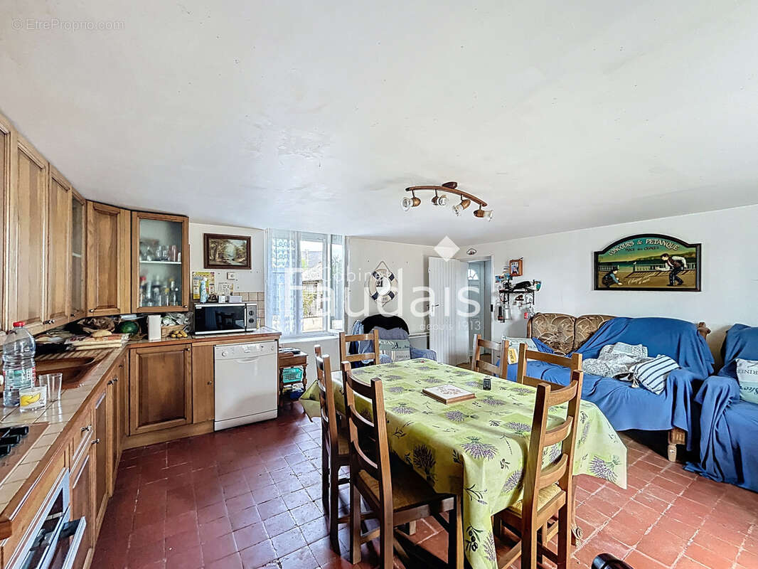 Maison à DEUX-JUMEAUX