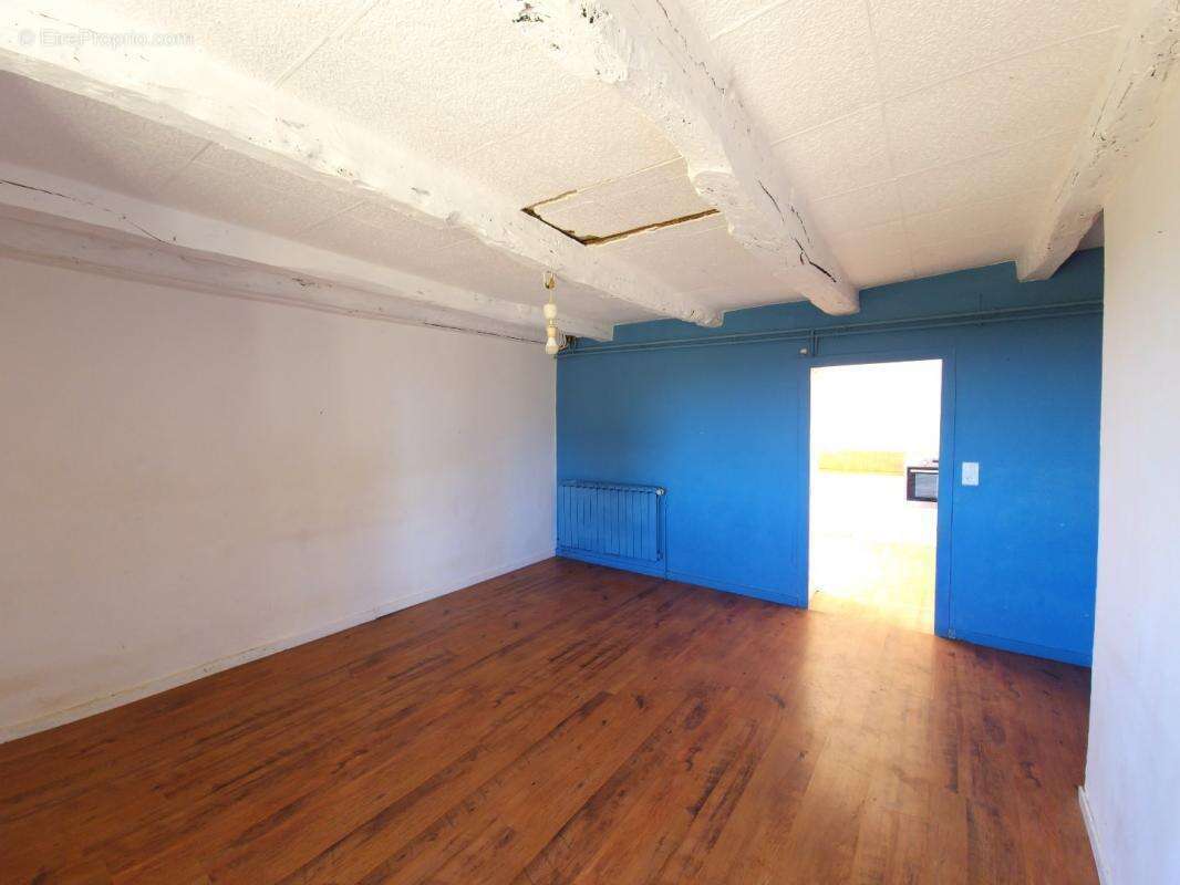 Maison à LACAPELLE-LIVRON