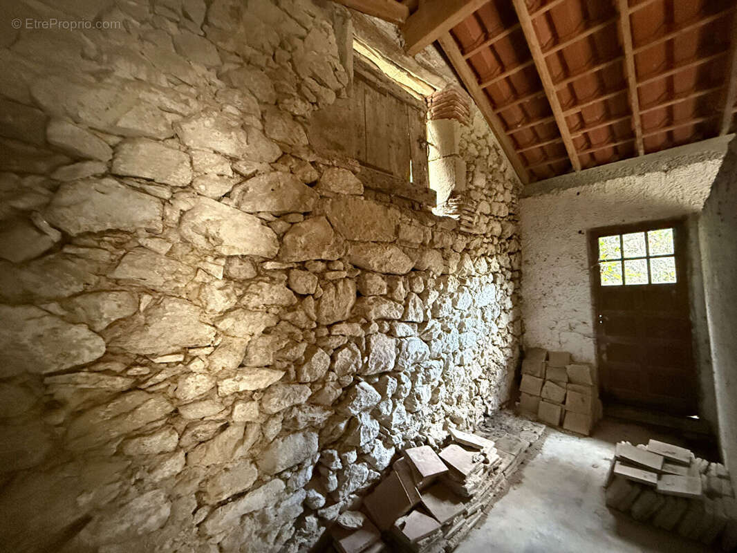 Maison en pierre à rénover - photo 18