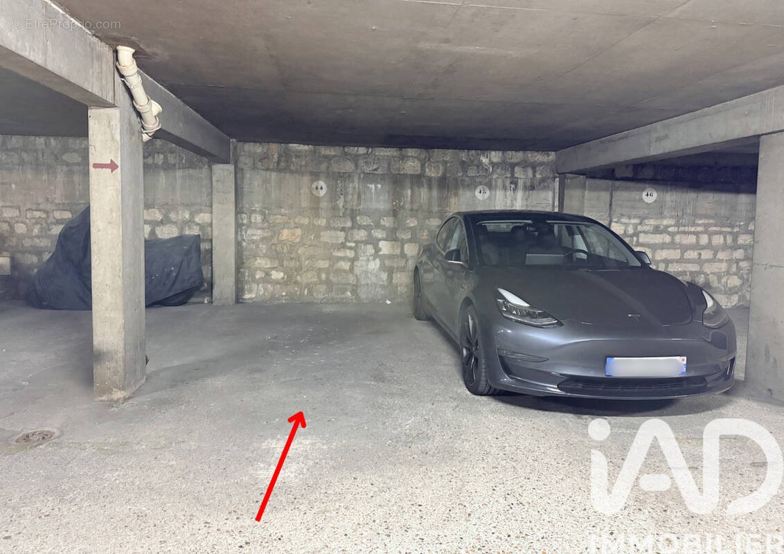 Photo 1 - Parking à PARIS-10E