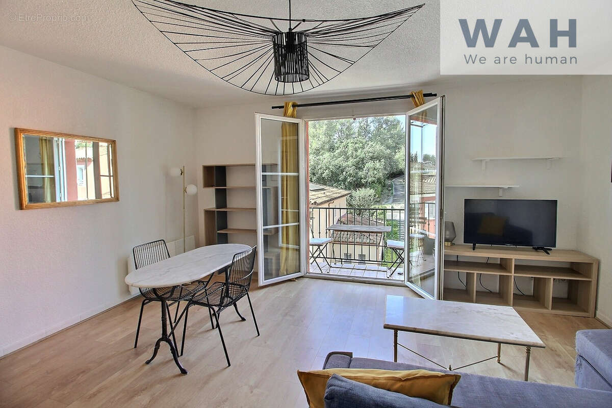 Appartement à SAINT-CLEMENT-DE-RIVIERE