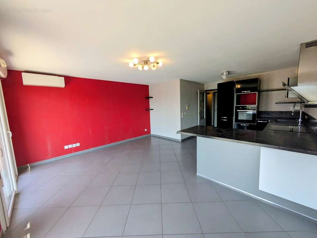 Dernier etage! tres jolie vue sur les montagnes ! - photo 4