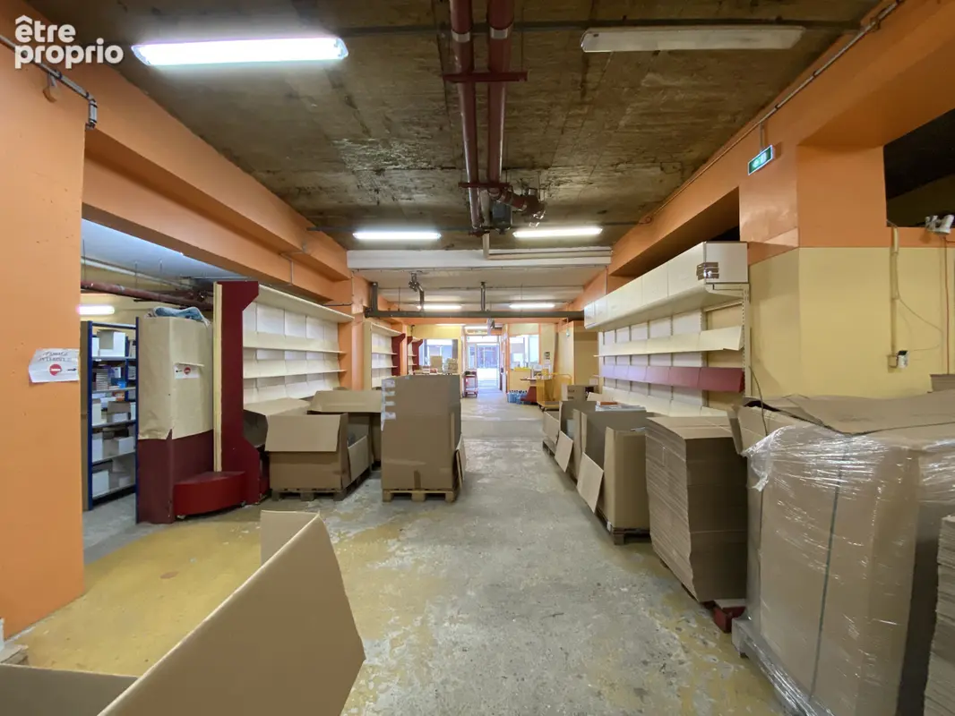 Commerce 1408 m² à Courbevoie  - photo 8