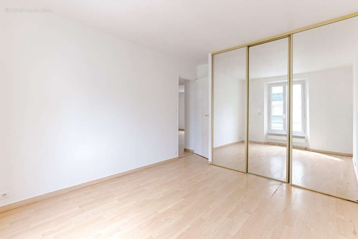 Appartement à LA GARENNE-COLOMBES