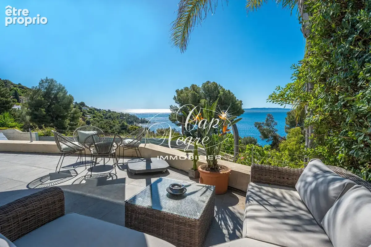 Villa 5 chambres avec piscine et vue mer située proche de l'une des plus belles plages du Lavandou - photo 10