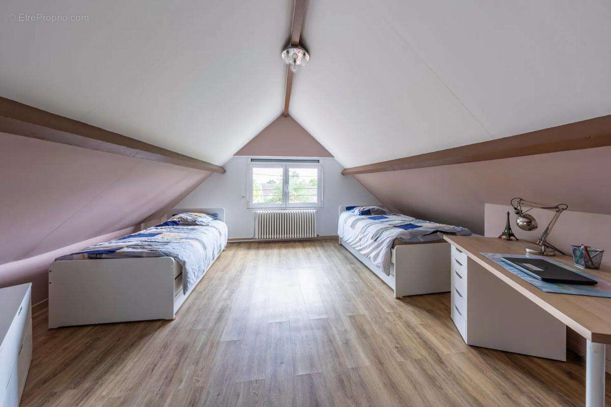 Maison à VARENNES-JARCY