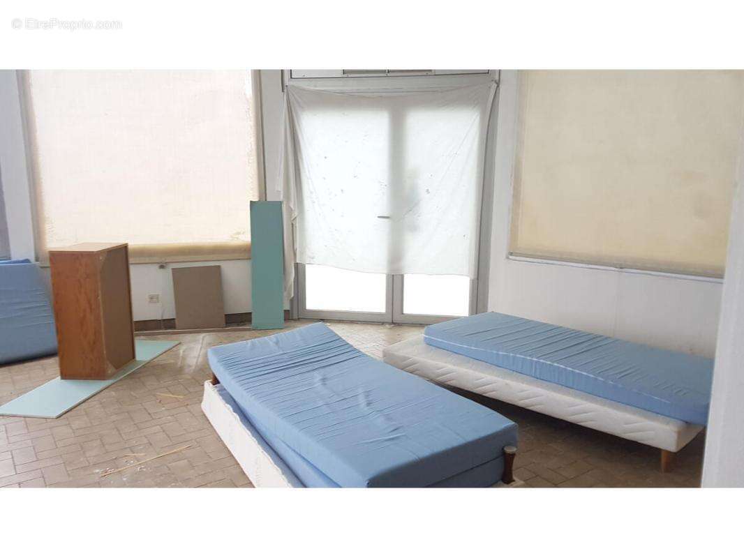 Commerce à LA ROCHE-POSAY