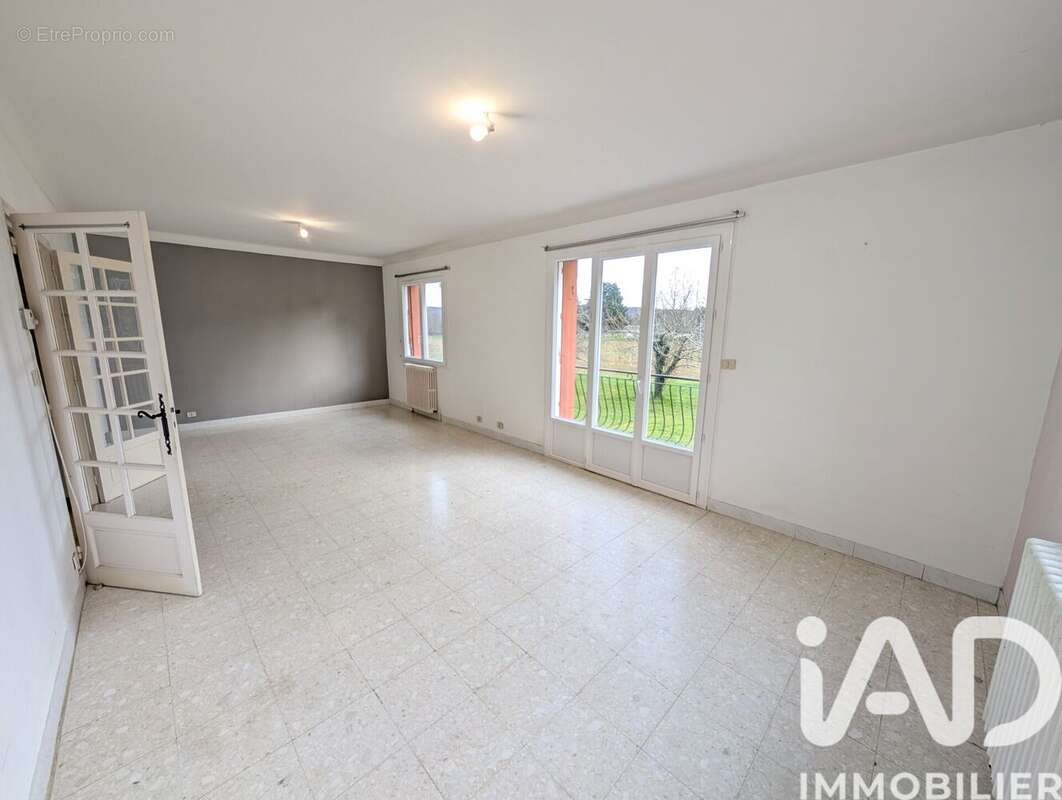 Maison 136 m² à Civaux  - photo 4
