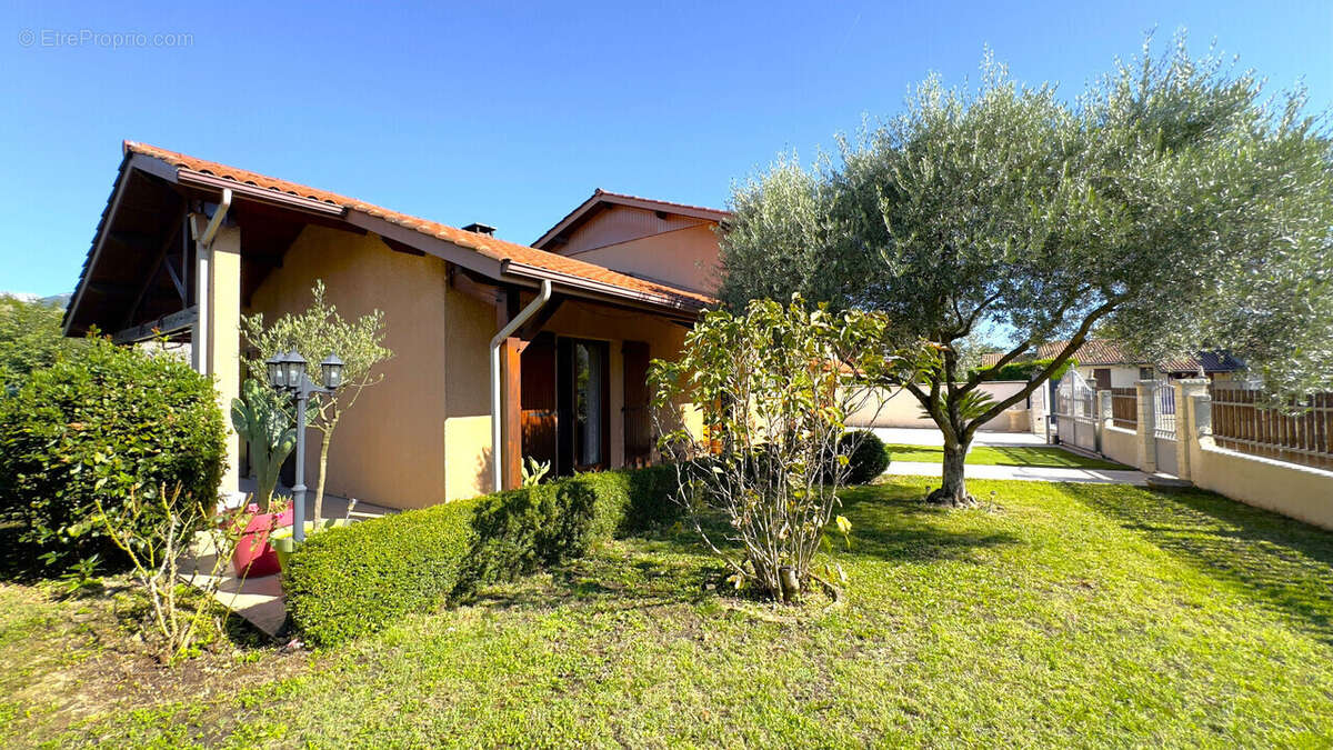 Maison à SAINT-MARTIN-D&#039;HERES