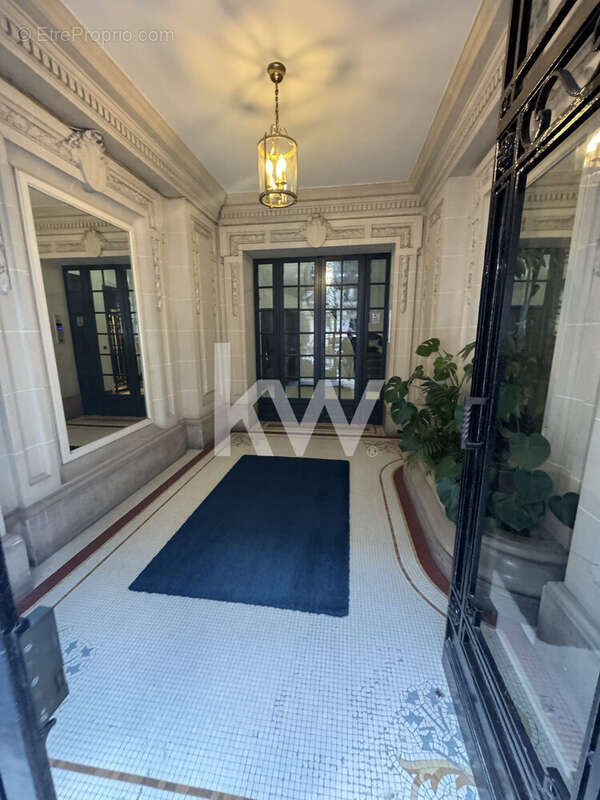 Appartement à PARIS-16E