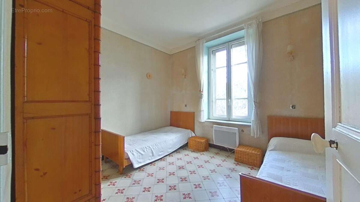 Maison à OUVEILLAN