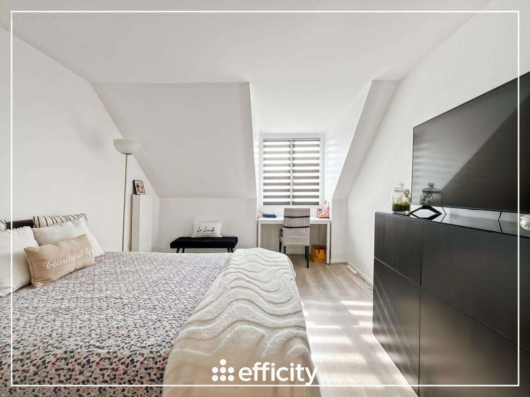 Maison à MANDRES-LES-ROSES