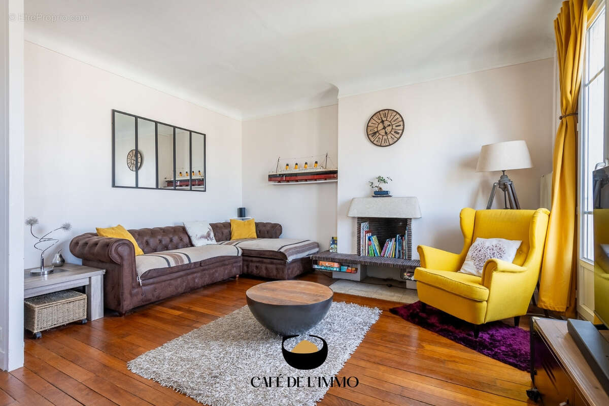 Appartement à CHARENTON-LE-PONT