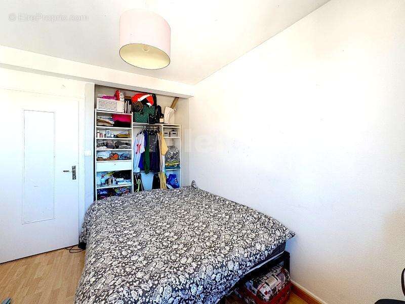 Appartement_T3_Ambilly_proche_frontière_Suisse_DOUANE_TRAM_CEVA_LEMAN_EXPRESS_GENEVE_VOIE_VERTE_secteur_calme_cuisine_moderne_équipée_ouverte_Séjour_Saleve_Vue_Dégagée - Appartement à AMBILLY