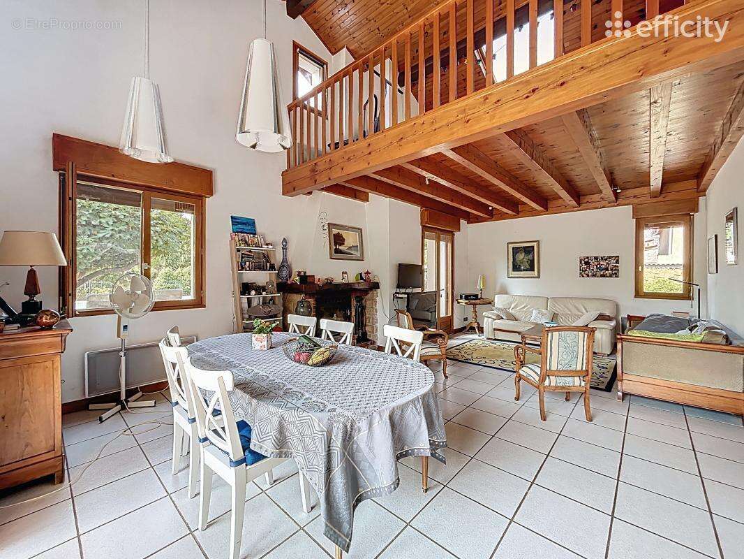 Maison à BOUGE-CHAMBALUD