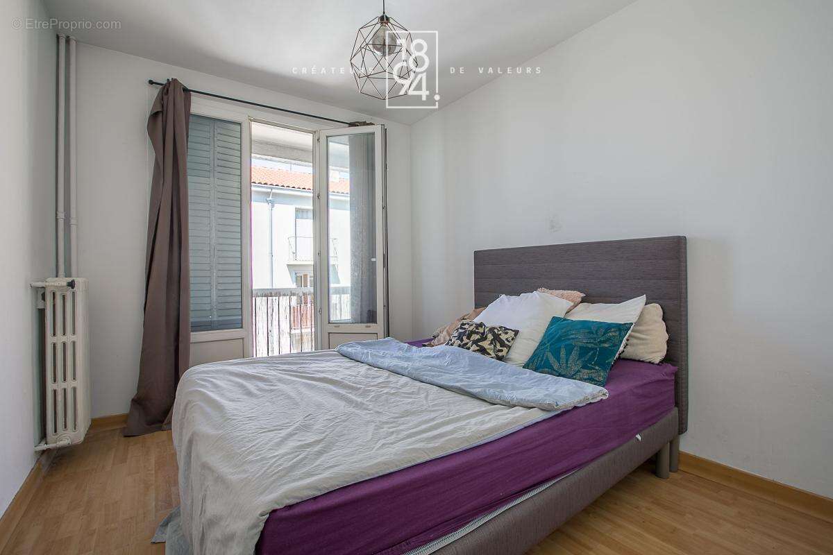 Appartement à MARSEILLE-5E