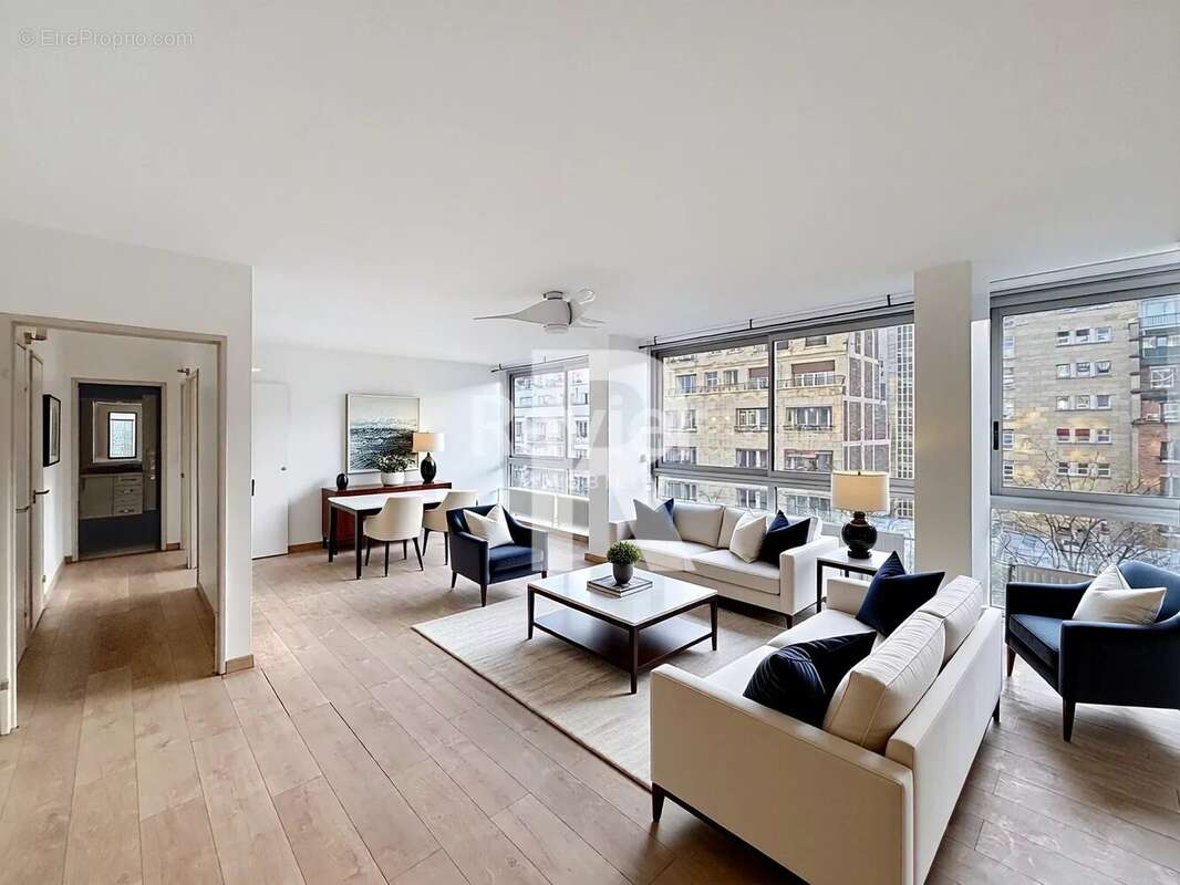 Appartement à PARIS-16E