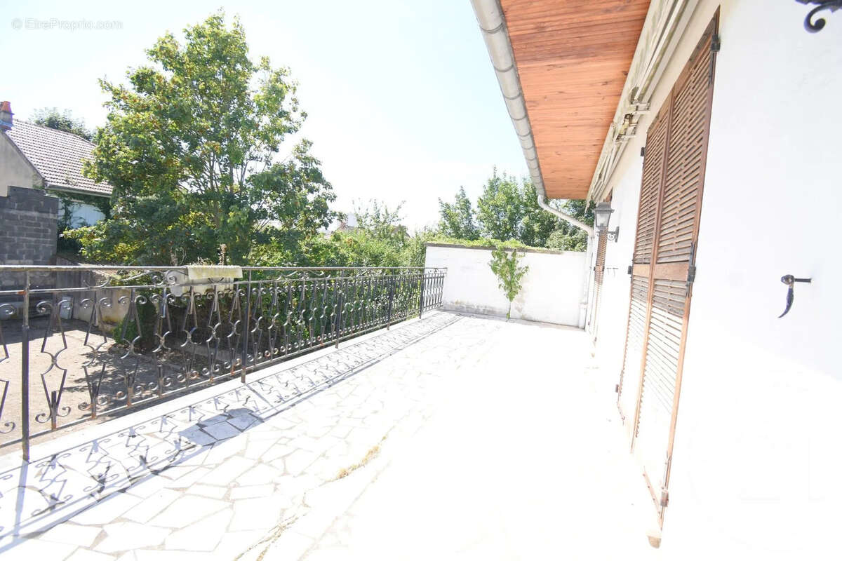Maison 153 m² à Cusset  - photo 2