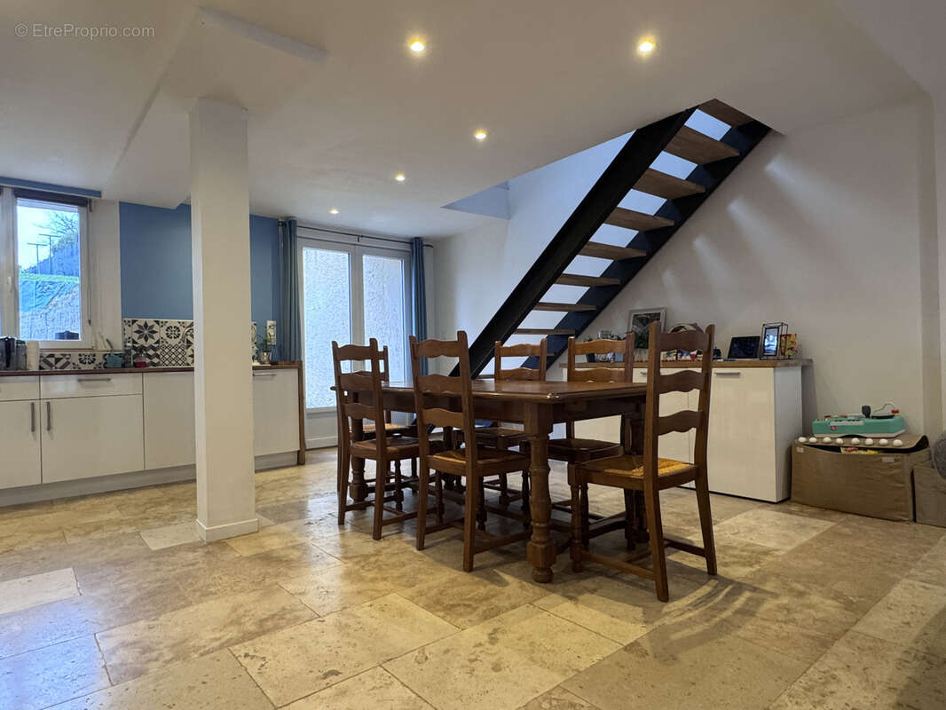 Maison à VILLENEUVE-LES-GENETS