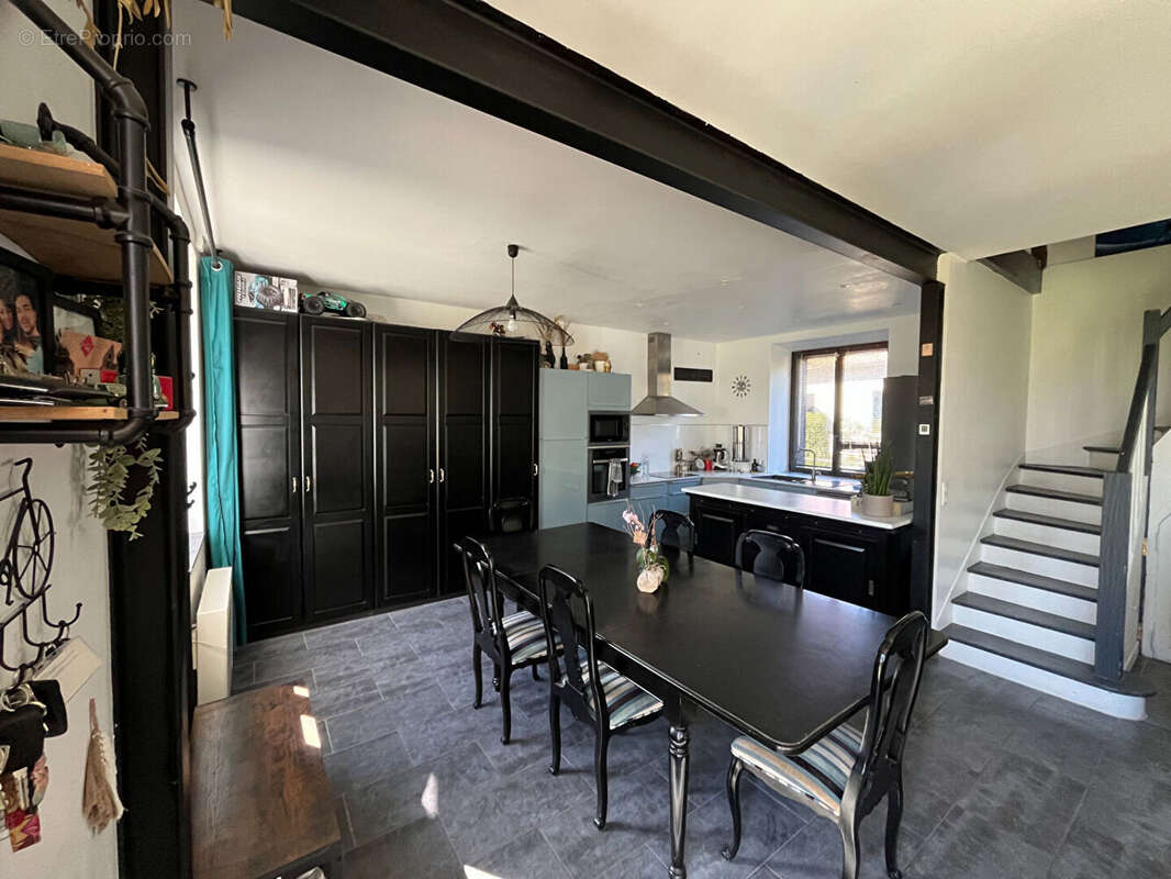 Maison à VIEILLE-EGLISE-EN-YVELINES