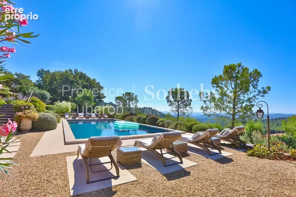Bastide de Prestige avec piscine et terrain de 104 hectares en Provence - photo 5
