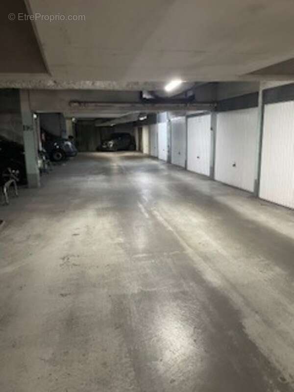 Parking à PARIS-3E