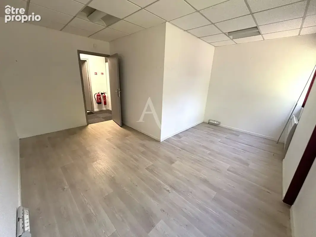 Bureaux pontoise rdc - 70m² - photo 3