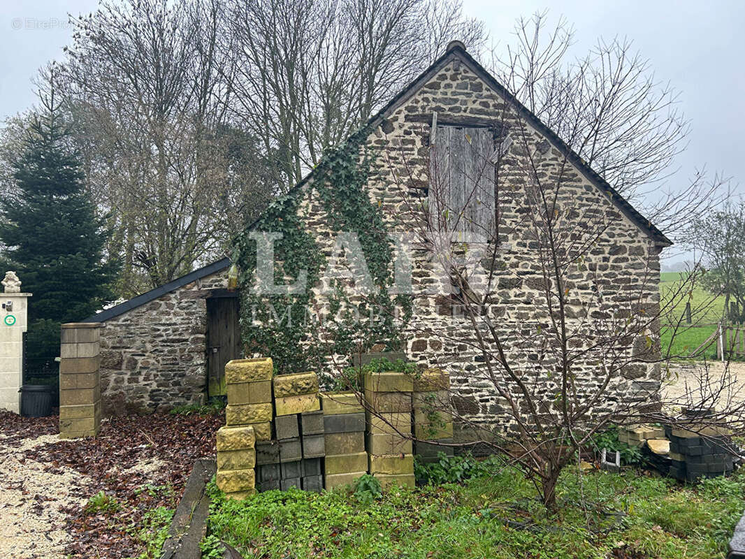 Jolie Maison en Pierres à vendre à Ste Marie du Bois - Ref O14540 - photo 12