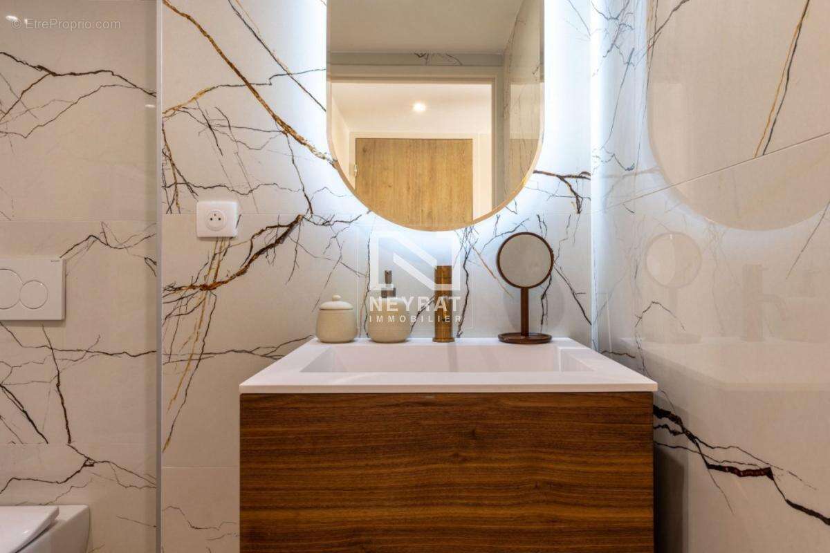 Magnifique t3 en duplex refait a neuf - pieds dans l'eau - photo 7