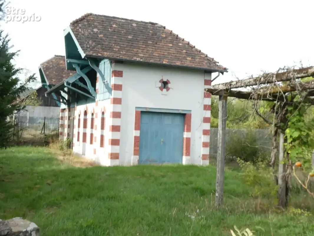 LE THILLOT (88)Maison bourgeoise de caractère à rénover de 280 m²sur trois niveaux, terrain 1000 m²+ garage - photo 8