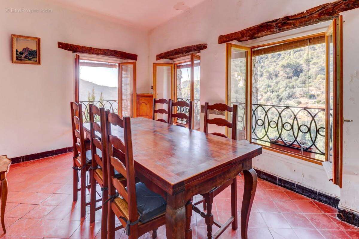 Appartement à PEILLON