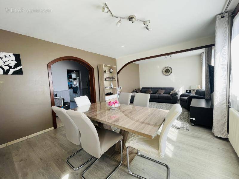 Appartement à PONT-DE-CHERUY