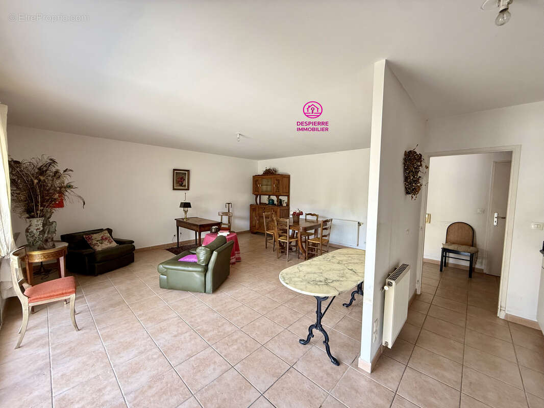 EXCLUSIVITE !! LE PEAGE DE ROUSSILLON, Appartement T3, 72 m2 habitables environ, en rez de chaussée avec jardi - photo 6