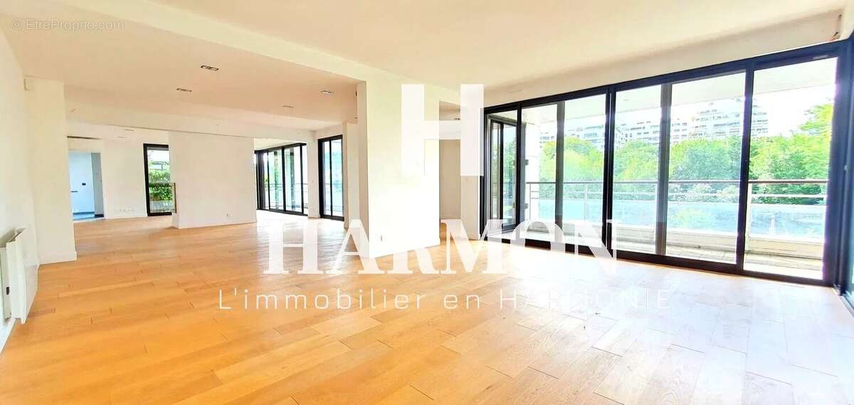 Appartement à LEVALLOIS-PERRET