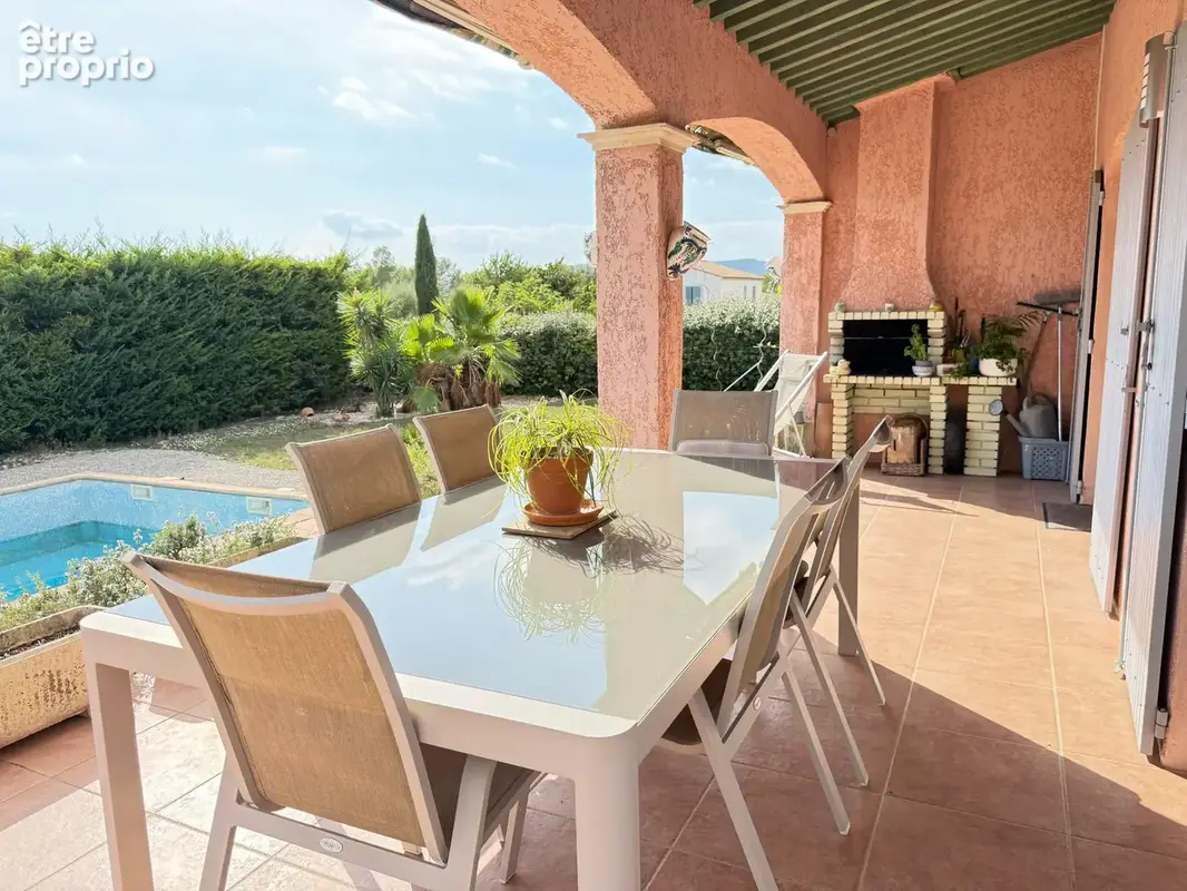 Bagnols en foret, villa dominante au calme avec piscine  et appartement independant - photo 4