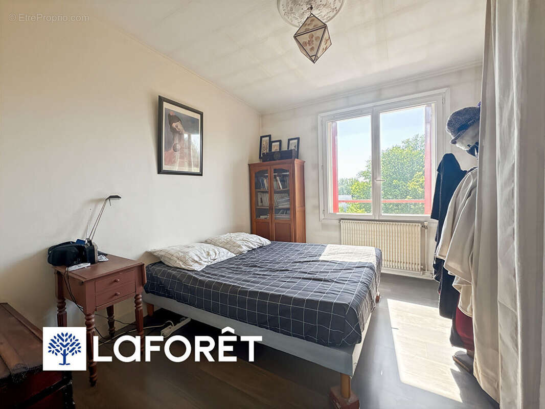 Appartement à SAINTE-GENEVIEVE-DES-BOIS