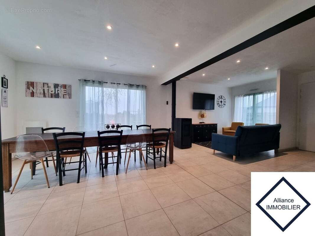 Maison 114 m² à Irodouer  - photo 6