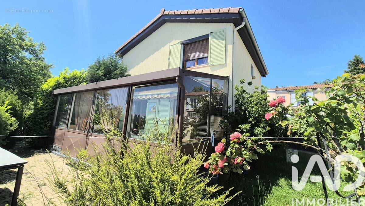 Photo 1 - Maison à SAINT-JEAN-BONNEFONDS